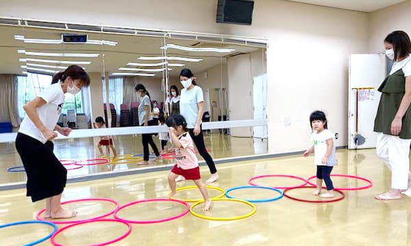 幼児新体操教室（親子リズム体操）